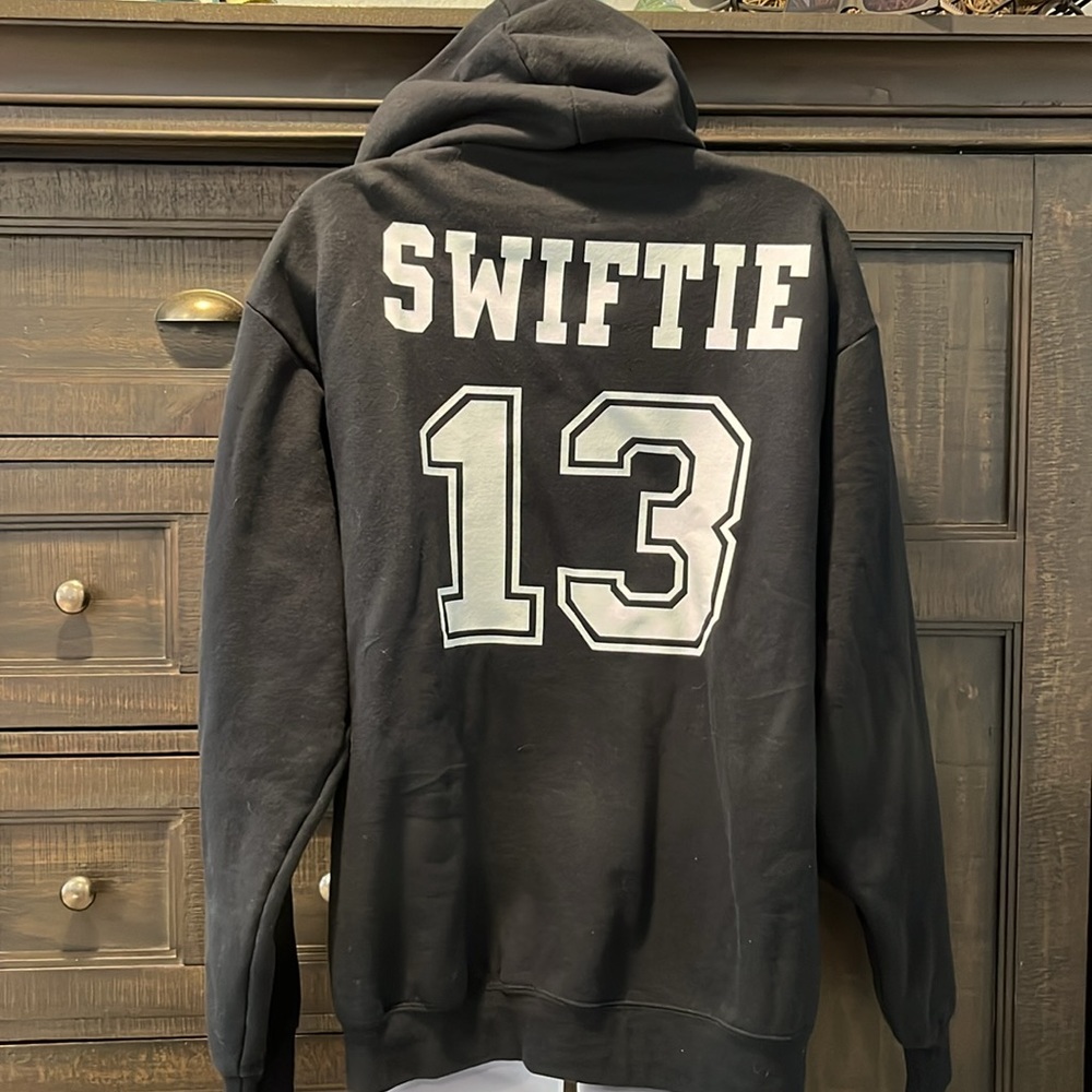 Swiftie xo KC Chiefs ❤️💋black zip up hoodie sweatshirt diy KC chiefs xo swiftie